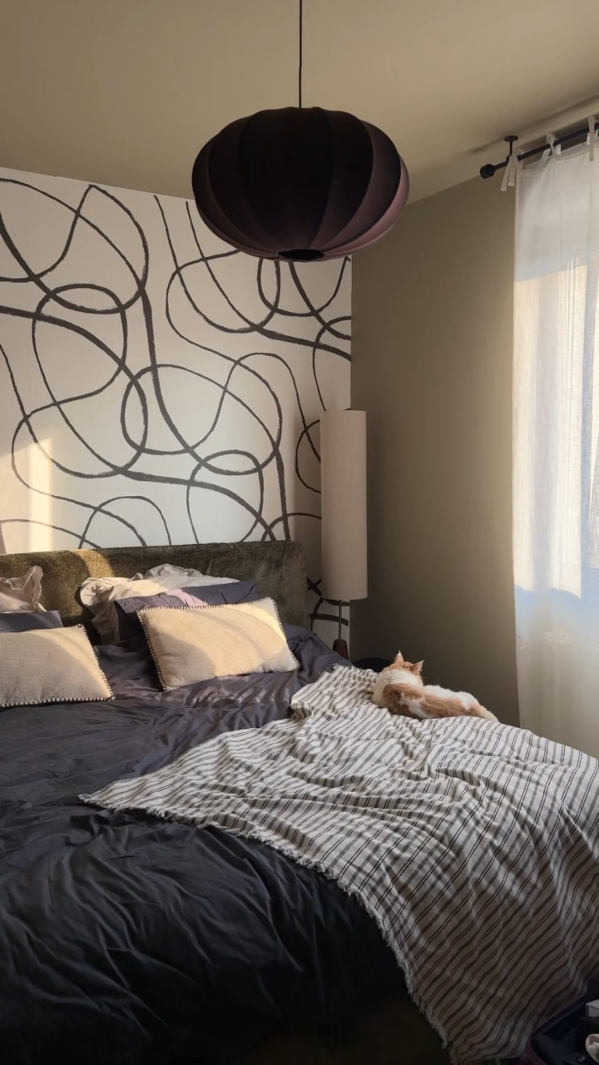 Instagram post by @maelysdimaio for Leroy Merlin. Caption reads: Je fais moi même un dressing....