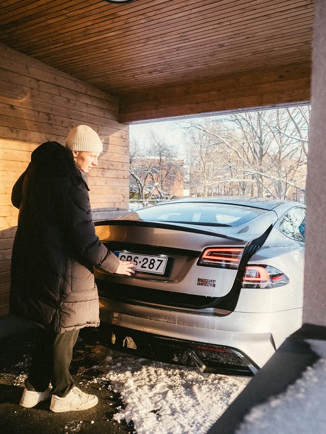 Instagram post by @emilruusuvuori for Tesla. Caption reads: [...] absolute rocketship🚀 Auto saatu lainaan....