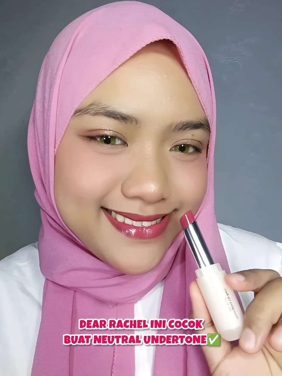 TikTok post by @ekaxndr for Dear Me Beauty. Caption reads: [...] banget kalo bibir plumpy begini💋😍....