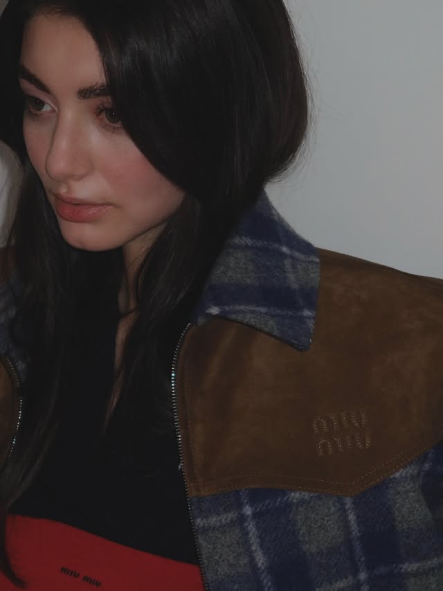 Instagram post by @ozgetorer for Miu Miu. Caption reads: @lappartistanbul @miumiu 

#isbirligi.