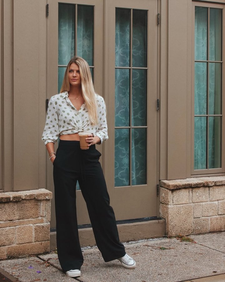 Instagram post by @zoehunt16 for Albion Fit. Caption reads: [...] 🍁 I feel seen 🍁 ••• 📷: @dfl.photos....