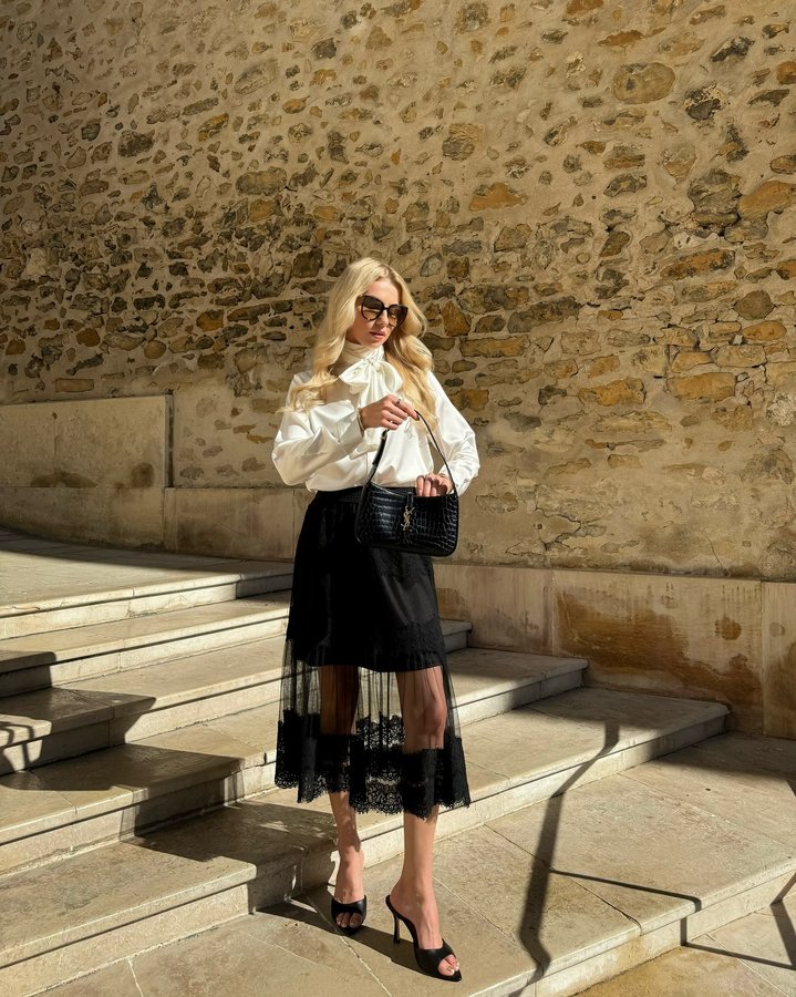 Instagram post by @vieteskasstyle for SAWAY. Caption reads: [...] of France ✨ skórzane klapki na obcasie:....