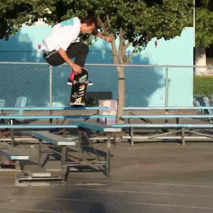 Instagram post by @davidloy for STIIIZY. Caption reads: Wanna win $1,000? Well here’s your chance follow....