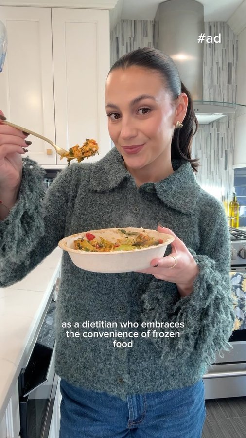 Instagram post by @dietitiancass for Healthy Choice. Caption reads: #ad I’m partnering with @healthychoicebrand as a....