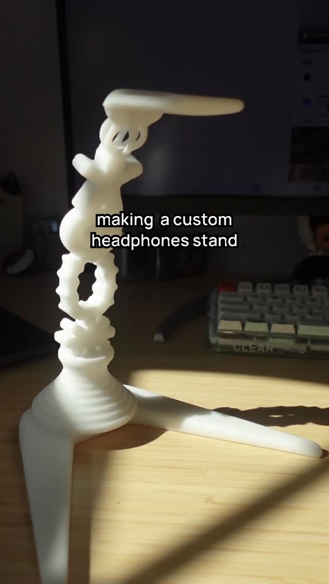 Instagram post by @womp3d for Thingiverse. Caption reads: custom office decor>>>

inspired by makerbot’s....