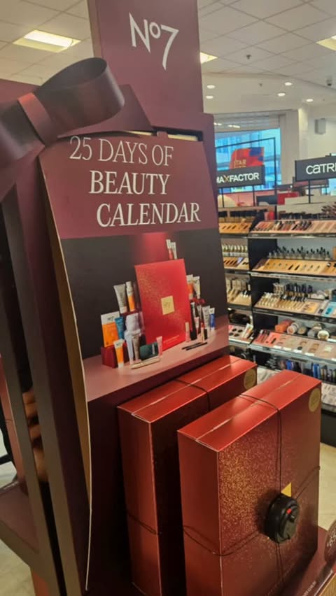 Instagram post by @reviews1990xx for No7. Caption reads: #AD #AdventCalendar #No7BeautyCommunity @no7uk 🎄✨....