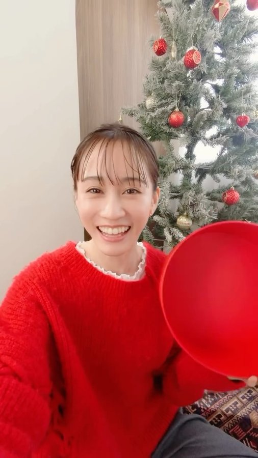 Instagram post by @atsuko_maeda_official for SK-II Japan. Caption reads: 2024年 SK-II クリスマスコフレ🎄✨
パッケージも中身もすごく豪華....