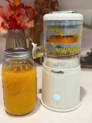 TikTok post by @isabel_corona_ for Pukomc. Caption reads: [...] kitchen gadget was a 10/10 for me! 😋....