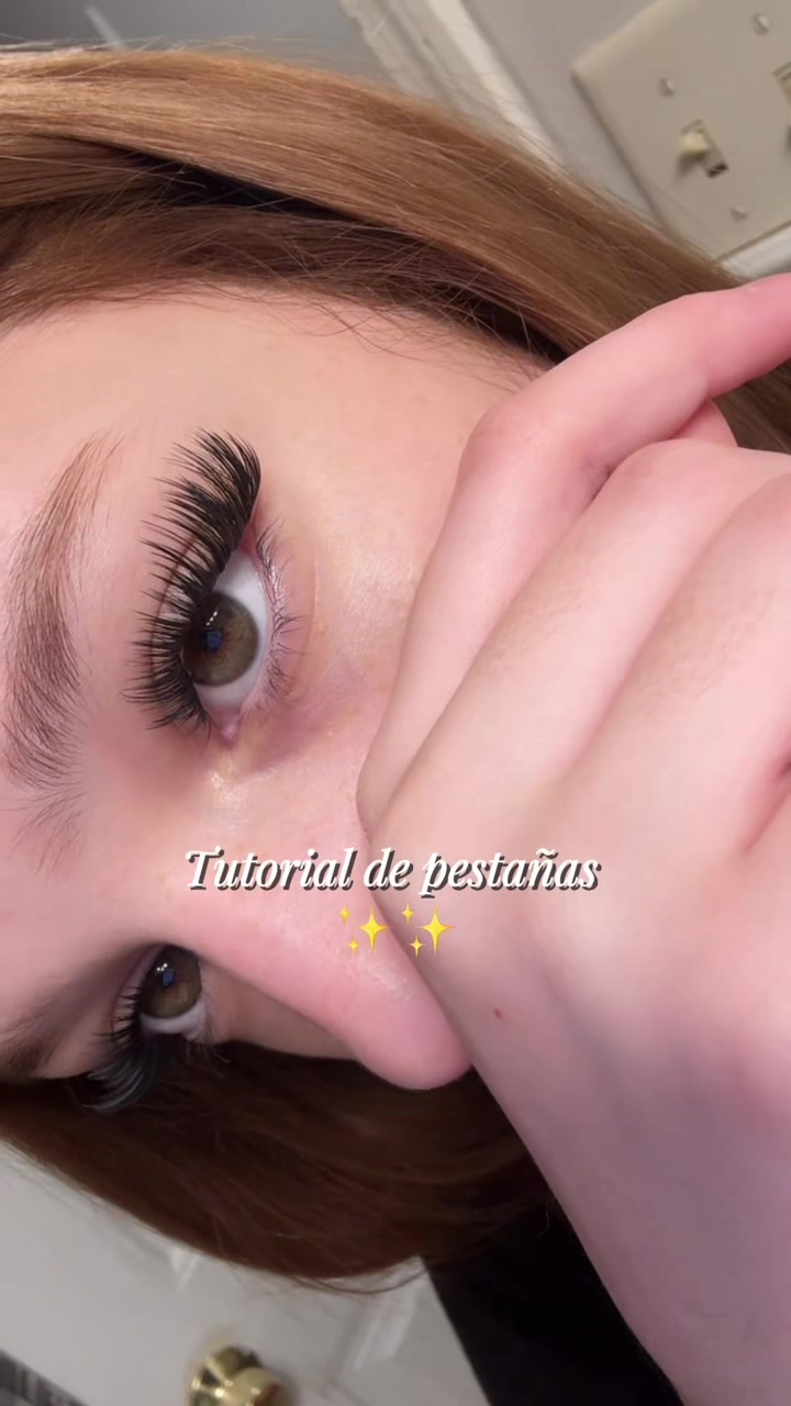 TikTok post by @saarahy.cl for BQ Lash. Caption reads: Pestañas de @B&QLASH ✨❤️#fyp #tutorials.