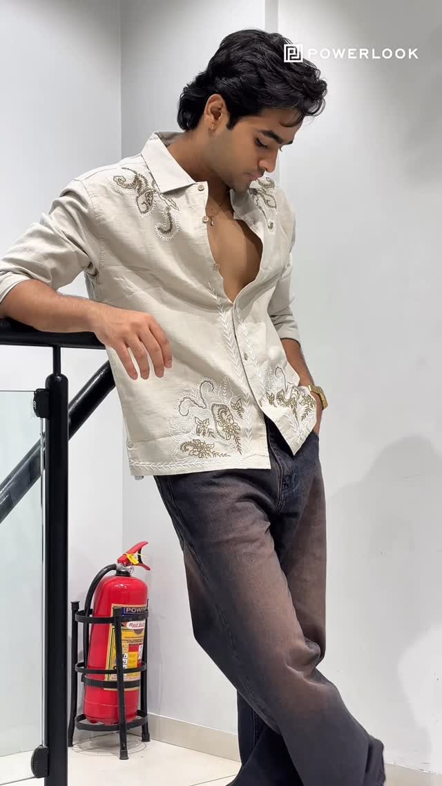Instagram post by @ragharsh for POWERLOOK. Caption reads: [...] is actually giving international vibes....