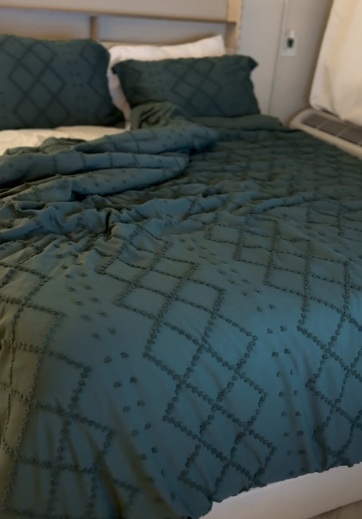 TikTok post by @bandoolu for Bedsure Home. Caption reads: Bedsure embroidery duvet cover 💚 @Bedsure #fyp....