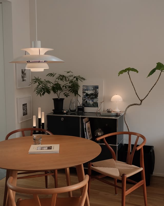 Instagram post by @ngongo.iidomus for Nordic Nest. Caption reads: ⌇Interior Design Book⌇ 飾っていても、素敵で 中も楽しめるデザイン本📕....