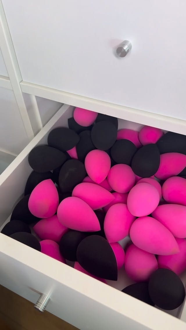 Instagram post by @bilintinamakeup for Beautyblender. Caption reads: 🧼 It’s time to clean my Beautyblenders! I use the....