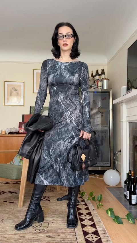 Instagram post by @laurengsundstrom for Songmont. Caption reads: [...] (PR), coat is vintage, bag is....