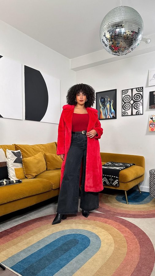 Instagram post by @hazkas for 260 Sample Sale. Caption reads: [...] Coat Season with @aliceandolivia x....