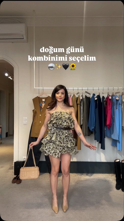 Instagram post by @hazalsseref for Ted Baker. Caption reads: 1,2,3,4 hangisini seçelim 🌝

🪩
bluz:....