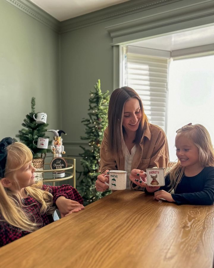 Instagram post by @livingrosa for Personalization Mall. Caption reads: #ad On PersonalizationMall.com you can find so....