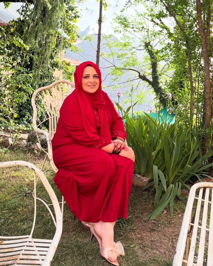 Instagram post by @modest_fashionista_uae for REDTAG. Caption reads: [...] of my home town ❤️ Outfit @redtagfashion 👠....