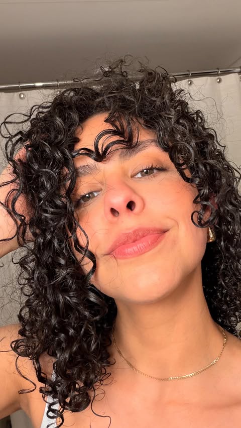 Instagram post by @wilbapm for Aussie Hair. Caption reads: [...] need to take that back 😭 i tried the....