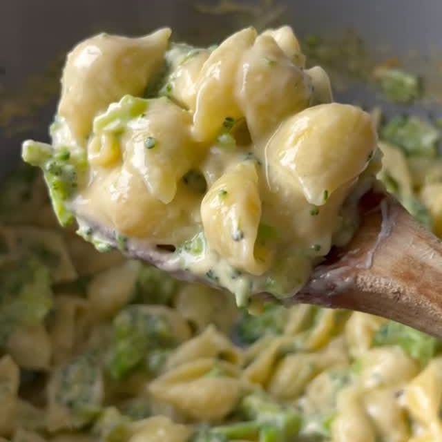 Instagram post by @gatherednutrition for LACTAID. Caption reads: [...] Pot Broccoli Mac and Cheese made with....