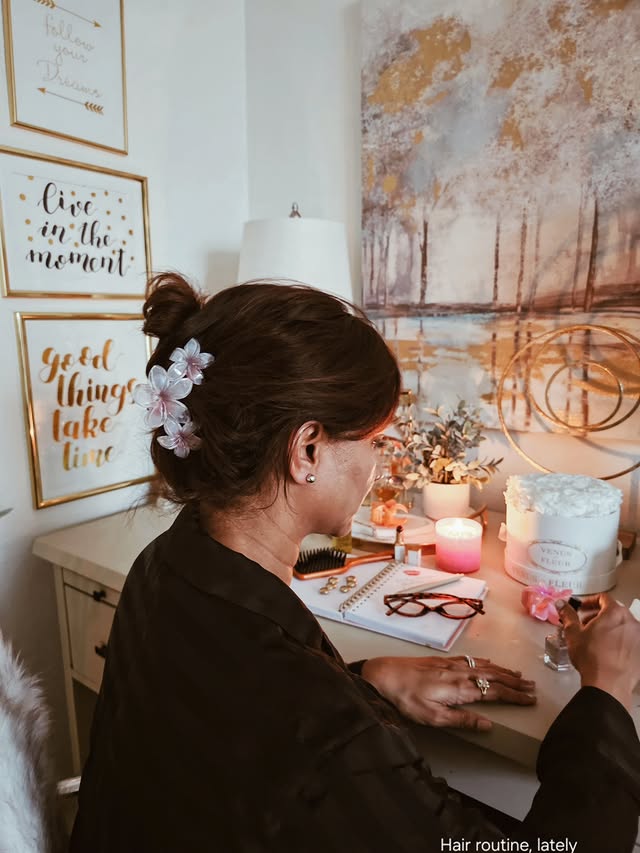 Instagram post by @avanifashionbeautydecor for Aveda. Caption reads: [...] Everything I use is linked here. ⛓️‍💥....