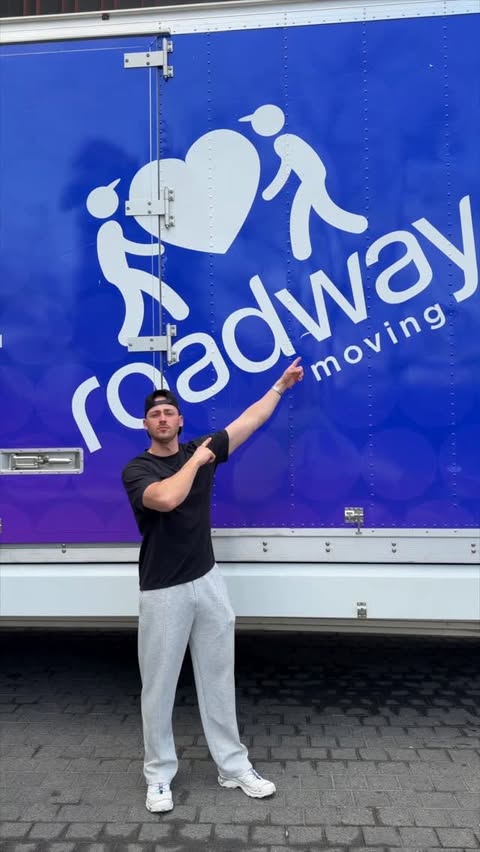 Instagram post by @alexnicoll_ for Roadway Moving. Caption reads: [...] week was actually so easy thanks to....
