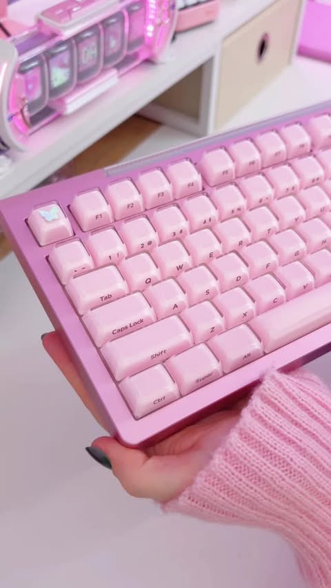 Instagram post by @daizedreams for Epomaker. Caption reads: [...] kit was sent to me by my sponsor Epomaker....