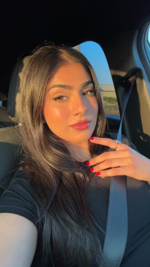 Instagram post by @dyutiikhanna for Rogers. Caption reads: Come with me to see Noah Kahan, Marshmello, and....