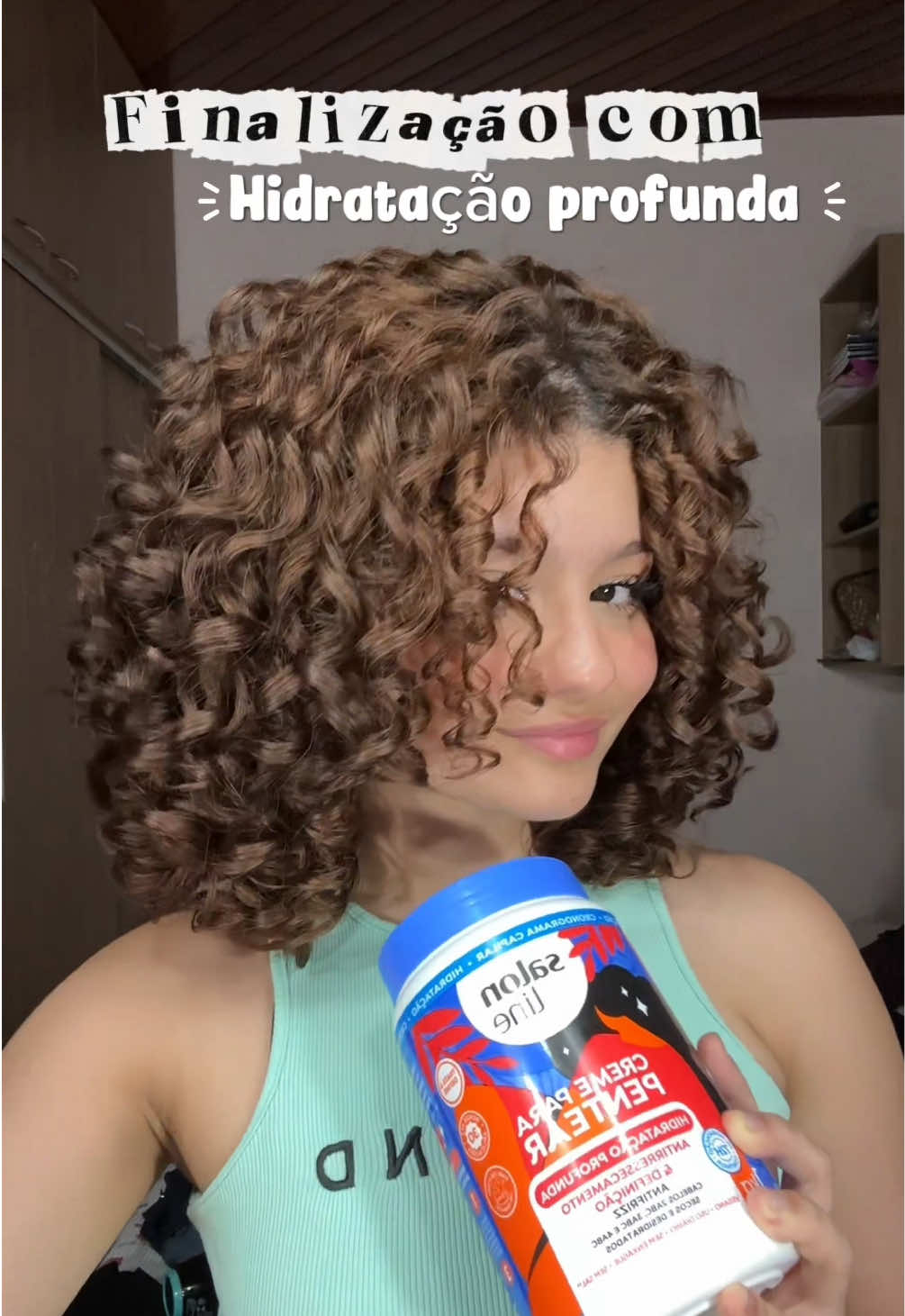 TikTok post by @sol_comfrio for Salon Line. Caption reads: @Salon Line #salonline #definicaosalonline....