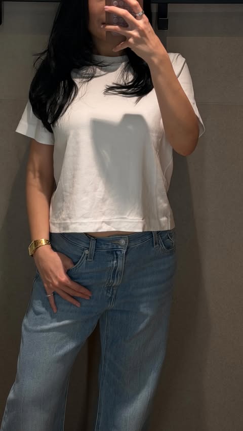 Instagram post by @savinachow for Levi's. Caption reads: [...] boot jeans from Levi’s 

#jeans #denim....