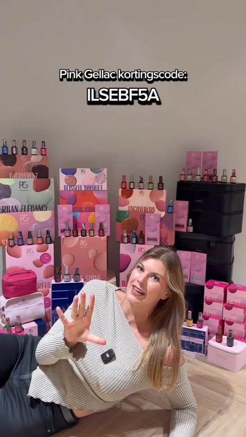 Instagram post by @xilsevisser for Pink Gellac. Caption reads: pink gellac black friday kortingscode: ILSEBF5A....