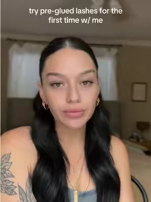 TikTok post by @victoriafloresmakeup for FlutterHabit. Caption reads: @flutterhabit y’all ate with these ✨.