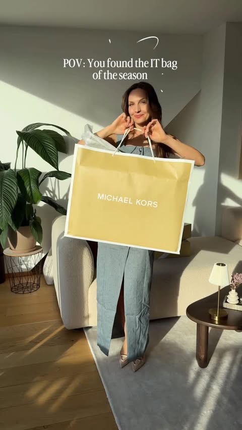 Instagram post by @magdalena_in_vienna for Michael Kors. Caption reads: [...] do you think? *Werbung weil Nennung....