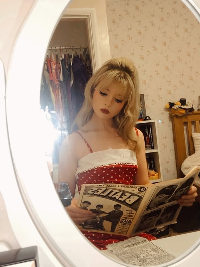 Instagram post by @vintage.phe for Retro Stage. Caption reads: [...] angel eyes ❤️
.
Thank you so much to....