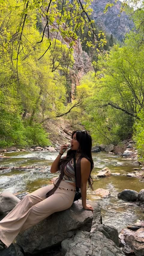 Instagram post by @watermelanyy_ for GoMacro. Caption reads: Out on a hike and grabbed a @gomacro bar 🥾💛....