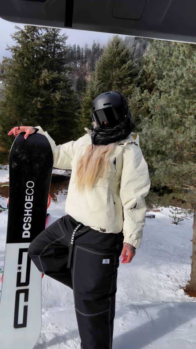 Instagram post by @powderfluffgurl for JNX Sports. Caption reads: [...] juicy, and wet That’s how I like my....