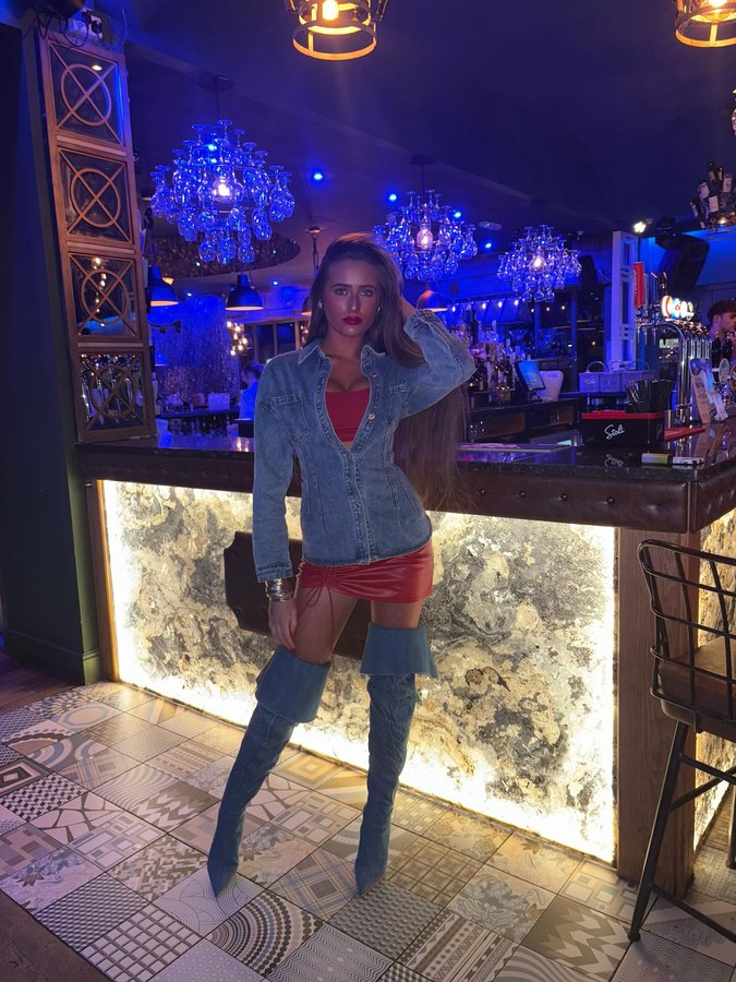 Instagram post by @venezuelafuryofficial for PrettyLittleThing. Caption reads: .