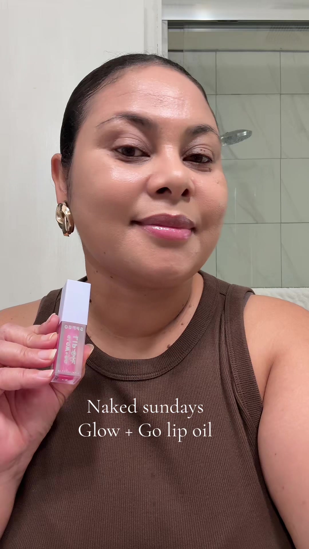 TikTok post by @marili64m for NAKED SUNDAYS. Caption reads: Naked sundays Glow + Go lip oil @Naked [...].