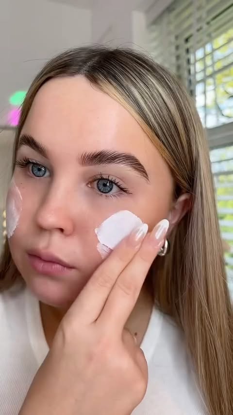 Instagram post by @makeupizzyy for Bondisands. Caption reads: GRWM using my @bondisands sunscreen routine ✨AD -....