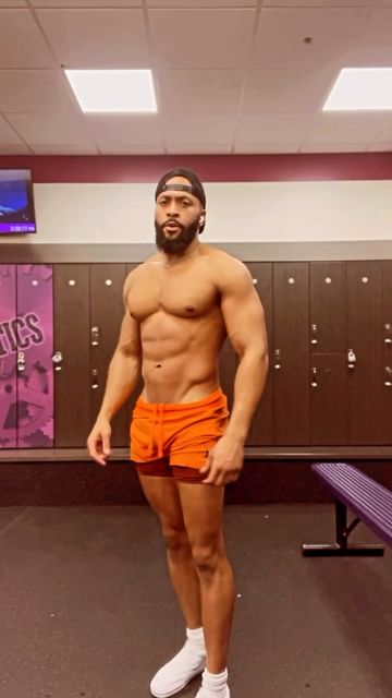 Instagram post by @sincerely_lutfy for Goorin Bros.. Caption reads: Spring is here which means her sister Summer is....