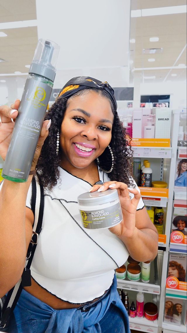 Instagram post by @asalwaysaleia for Design Essentials. Caption reads: [...] be using this Fall season ⬇️ 

Design....