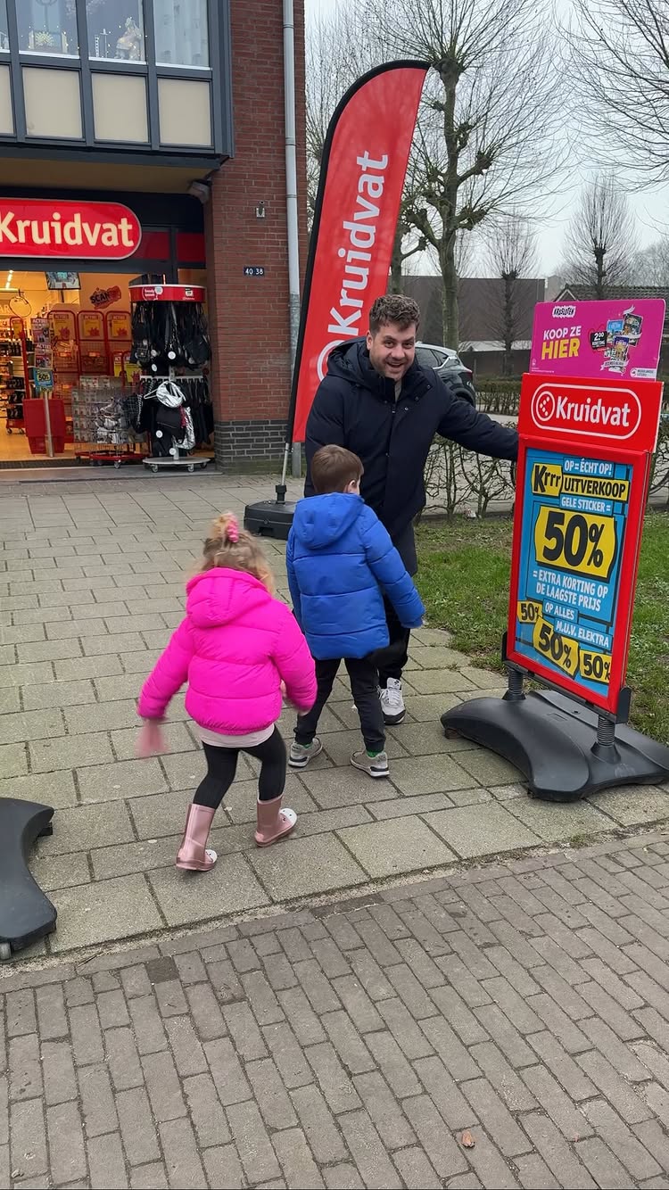 Instagram post by @paparon.nl for Kruidvat. Caption reads: AD • Ren naar @kruidvat, want hier is de....