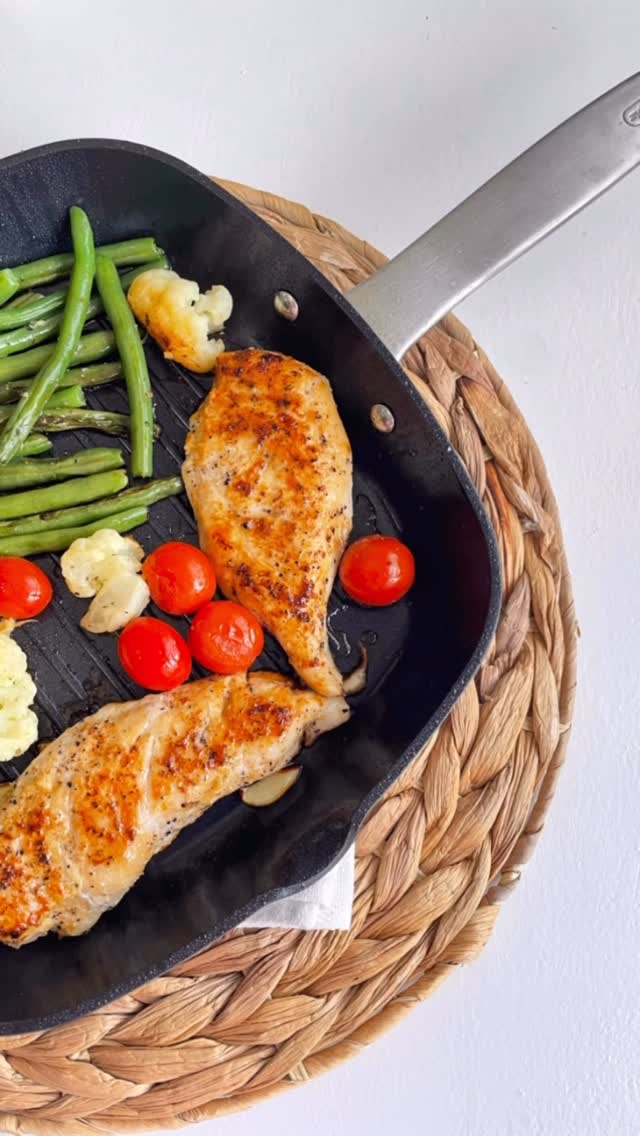 Instagram post by @galleryofahomechef for Zyliss. Caption reads: [...] no time using my new grilling pan from....