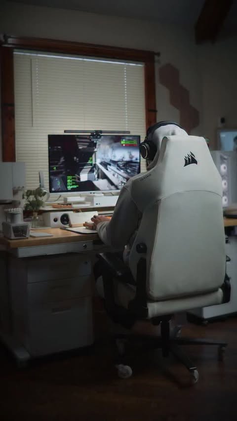 Instagram post by an influencer for CORSAIR. Caption reads: [...] all about comfort, and the Corsair TC500....