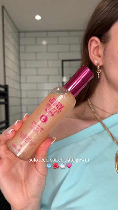 Instagram post by @blueusual for Tree Hut. Caption reads: [...] fruity candy floss shower gel* @treehut....