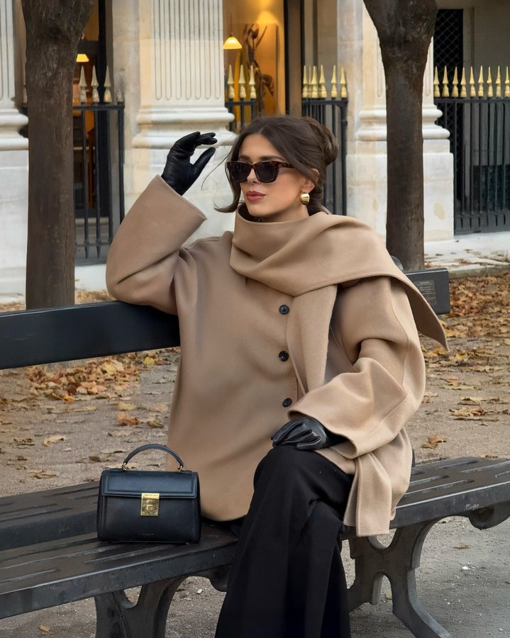 Instagram post by an influencer for LILYSILK. Caption reads: New favorite coat🤎🍂 @lilysilk Publicité.