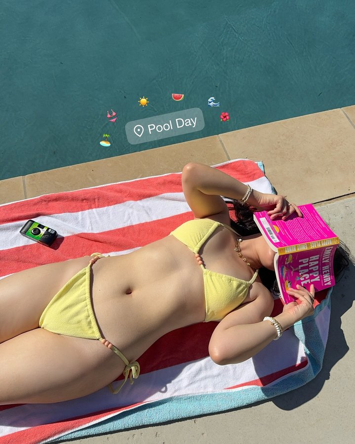 Instagram post by @thedianele for Dippin' Daisy's. Caption reads: pool day in @dippindaisys 👙💛 wearing the new....