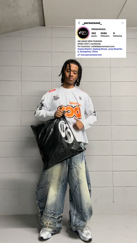 Instagram post by @coolkidj_ for Personsoul. Caption reads: x’mas gift from 🎁 @_personsoul_ 

#pr #unboxing....