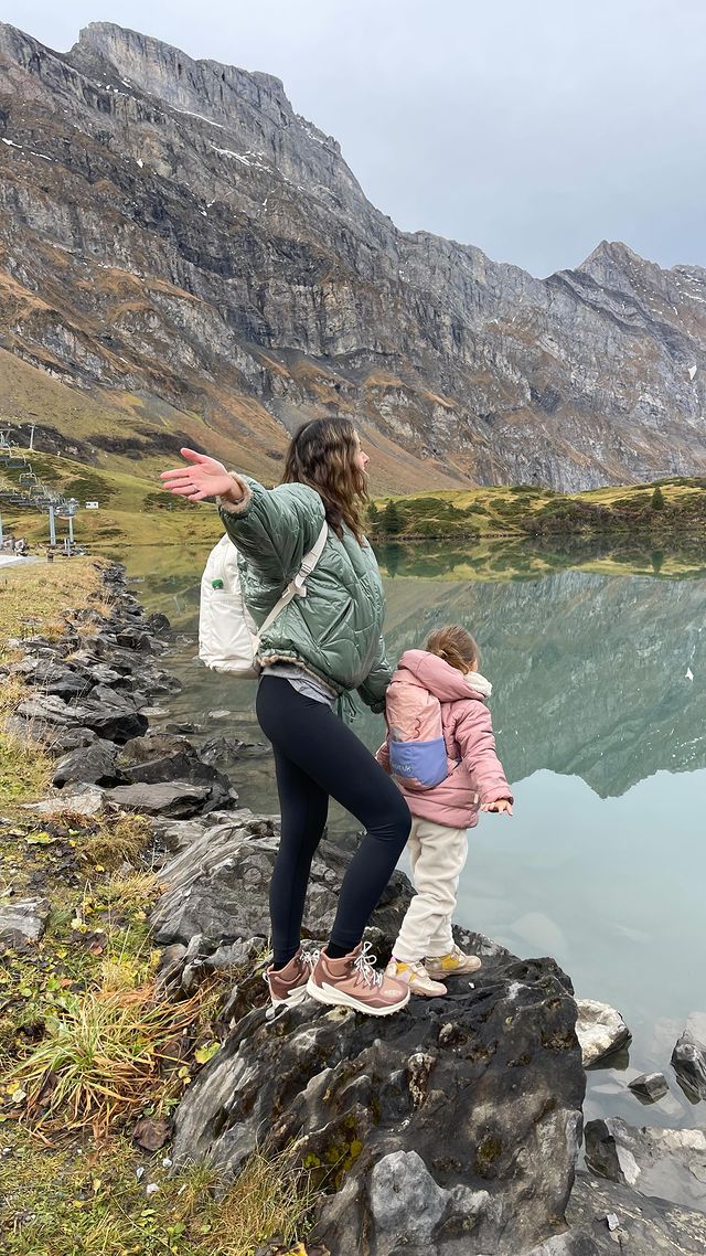 Instagram post by @lauraleanocita_home for Bellerose. Caption reads: Hiking beginners! For anyone who might be....