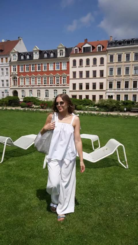 Instagram post by @angelika_rysz for Spartoo. Caption reads: [...] my Silver Era 🪩 Torebka & Birkenstocks....